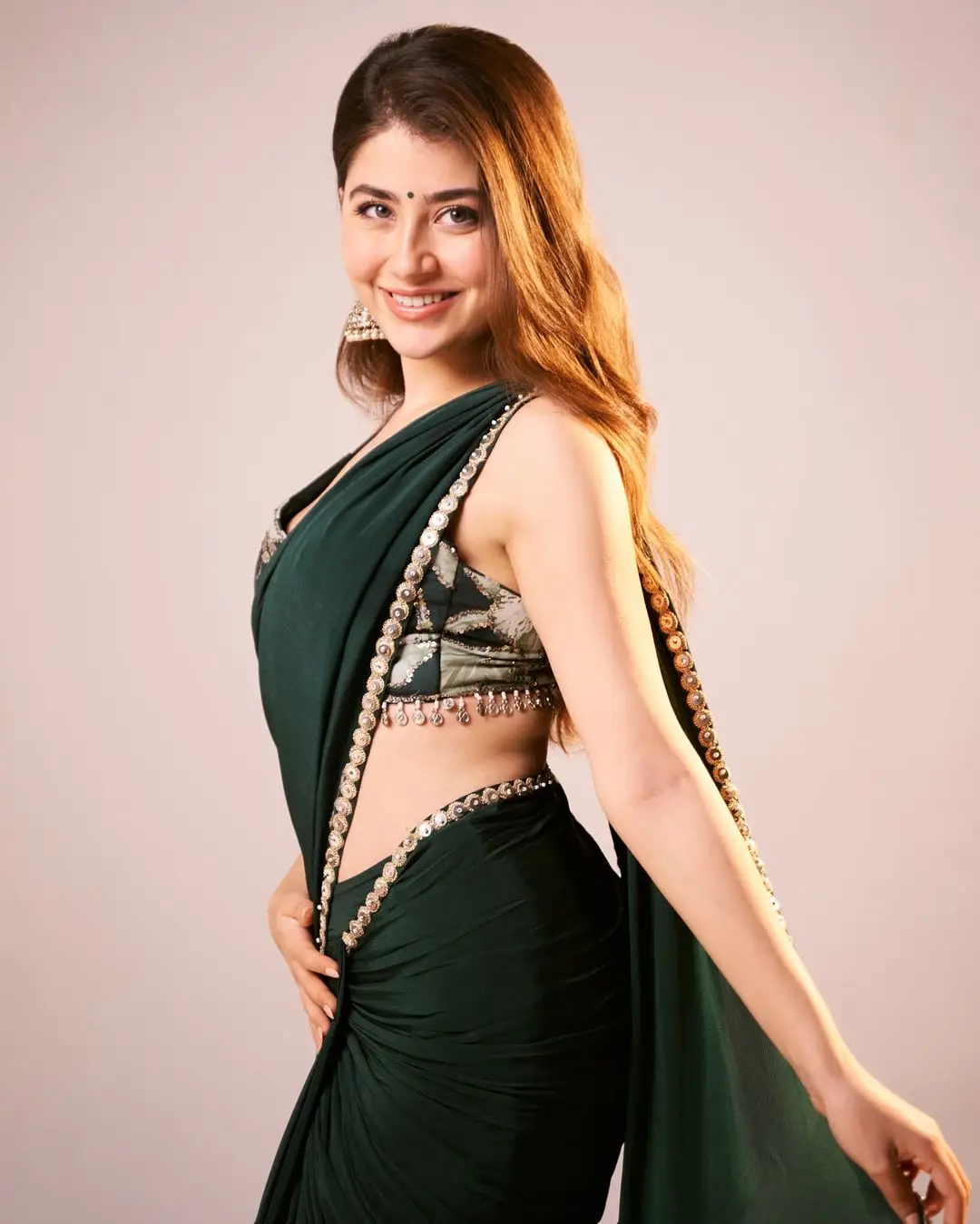 HINDI TV ACTRESS ADITI BHATIA IN GREEN SAREE SLEEVELESS BLOUSE